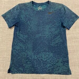 NIKE Dri Fit Mens T Shirt Short Sleeve Athletic Gym Blue Green Camo Size S
